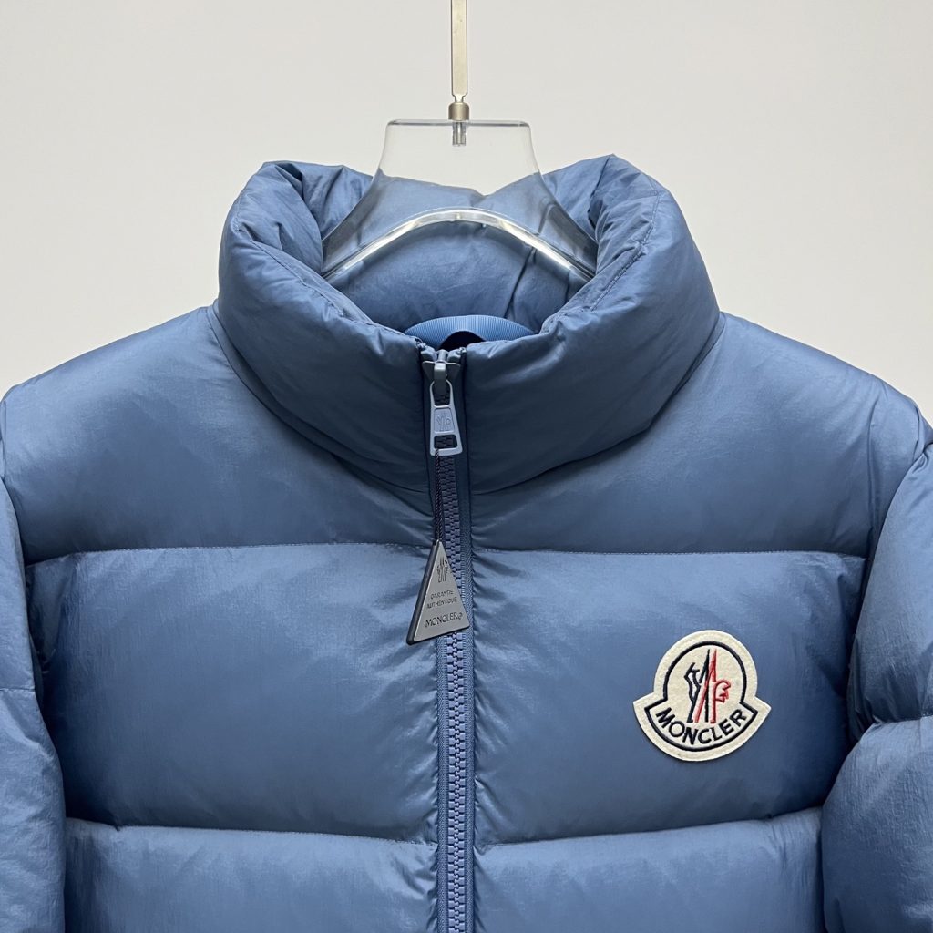 Monclerモンクレール ブルゾン ブルー 保温性抜群 スタイリッシュなデザイン シンプルな色合い ファッション性高い冬の必需品 - 画像 7