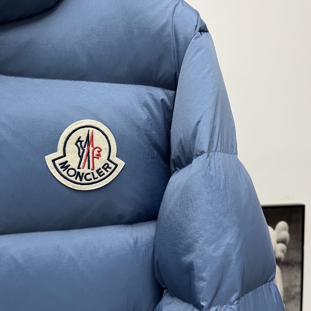 Monclerモンクレール ブルゾン ブルー 保温性抜群 スタイリッシュなデザイン シンプルな色合い ファッション性高い冬の必需品 - 画像 8
