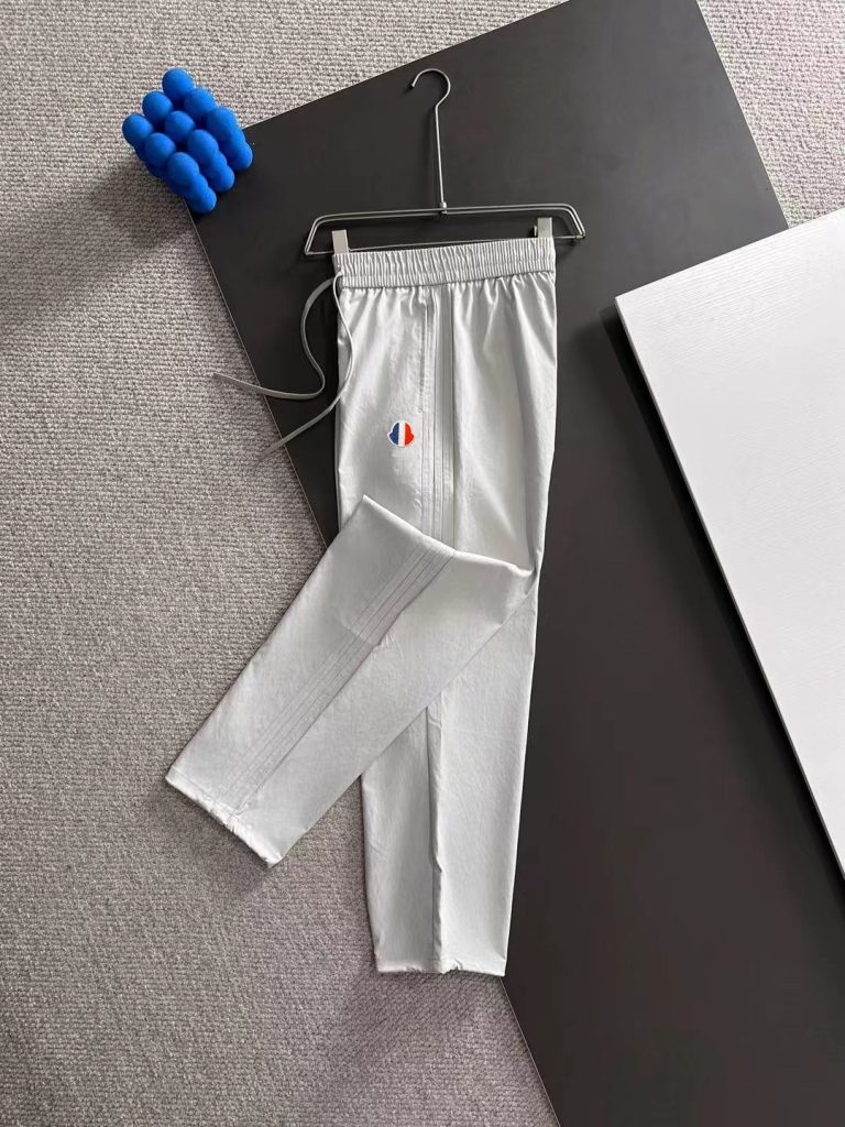 Monclerモンク レディース パンツ ホワイト 3色入 トレーナー風 スポーティー デザイン - 画像 8