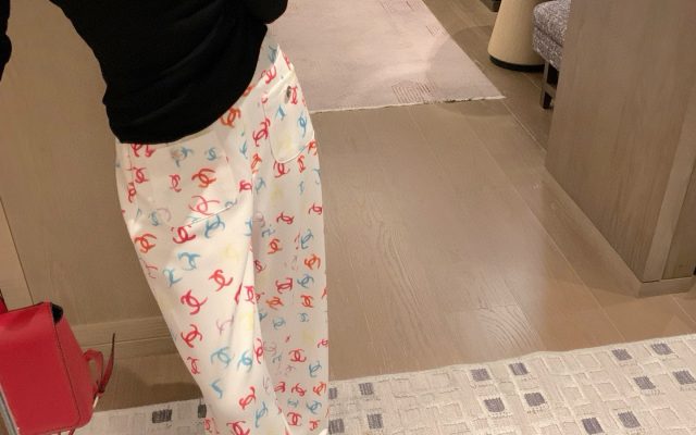 香奈儿 ワンポイント柄 パンツ 2色入 おしゃれなカジュアルパンツ
