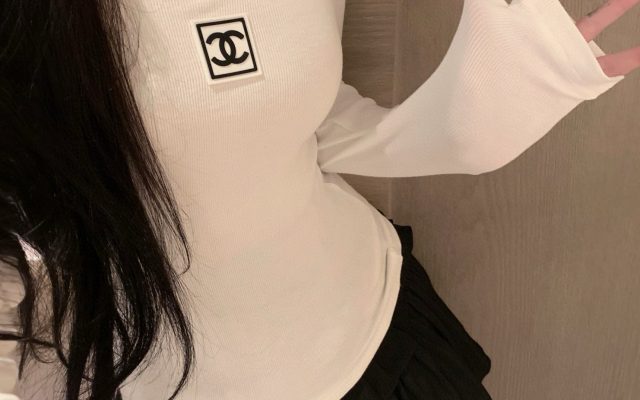 レディース向けTシャツの選び方：シンプルとサイズ感