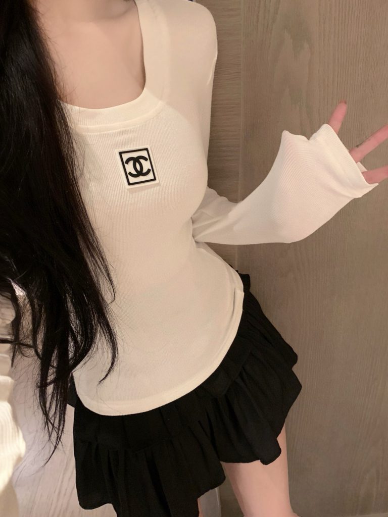 レディース向けTシャツの選び方：シンプルとサイズ感