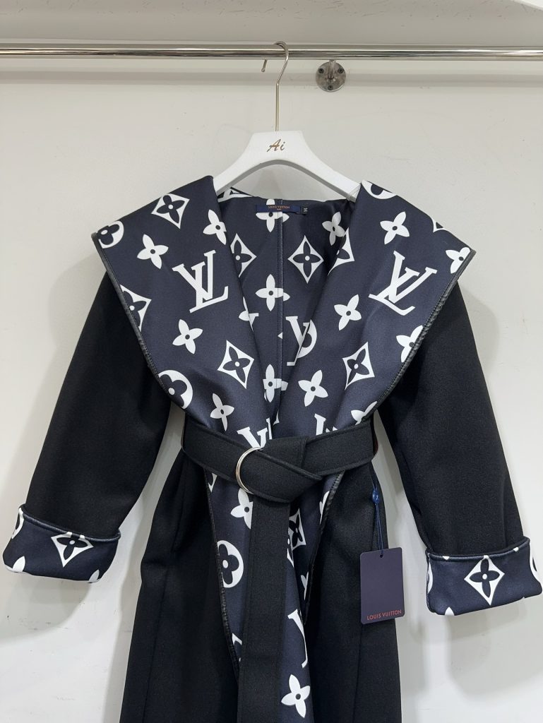 Louis Vuittonロエベ レディース ロングコート モノグラム 2色入 - 画像 4