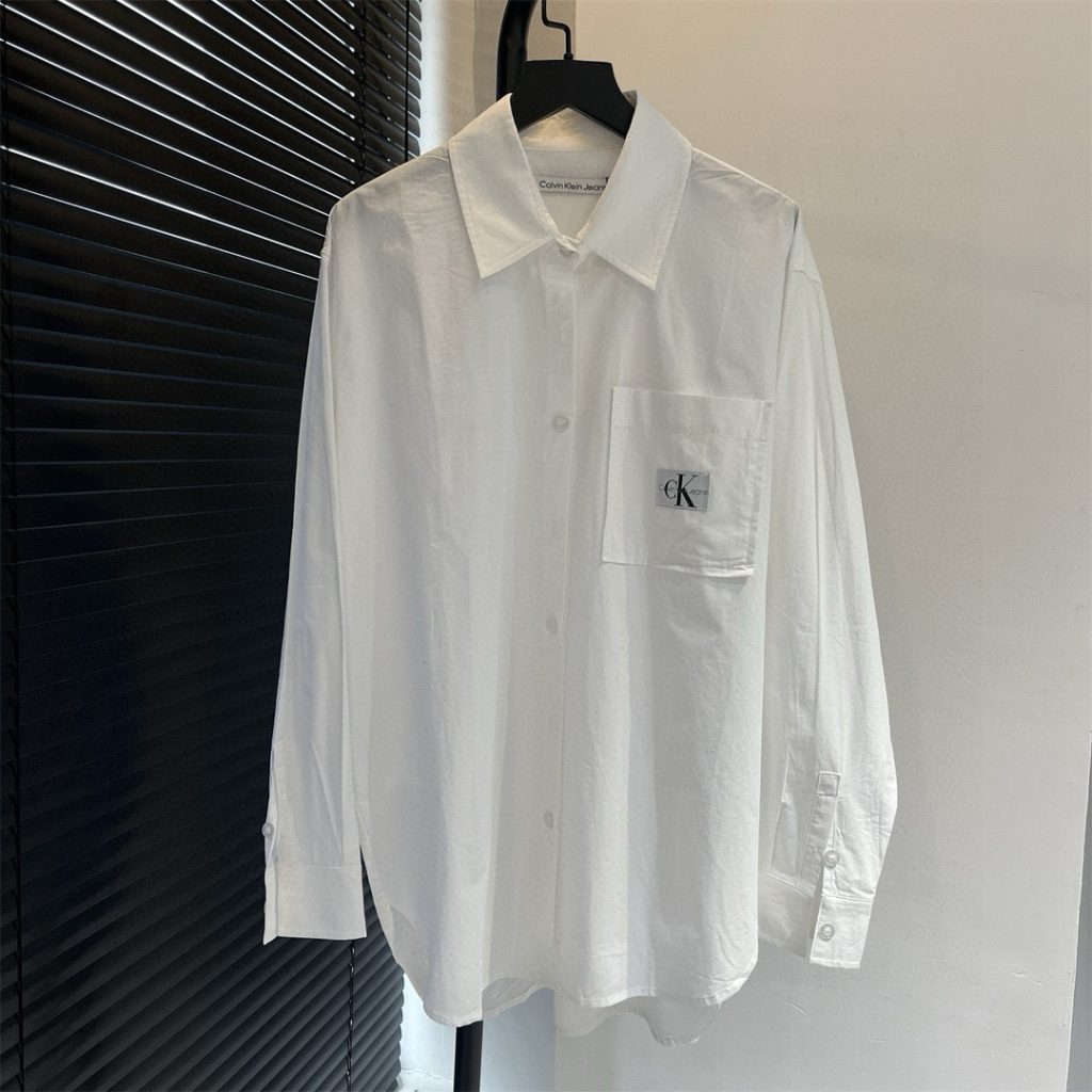 Louis Vuittonカルバンクライン レディース シャツ 2色 オーバーサイズ ロング丈 半袖 ロンT風 デイリーユース 長袖シャツ 2色入 - 画像 3