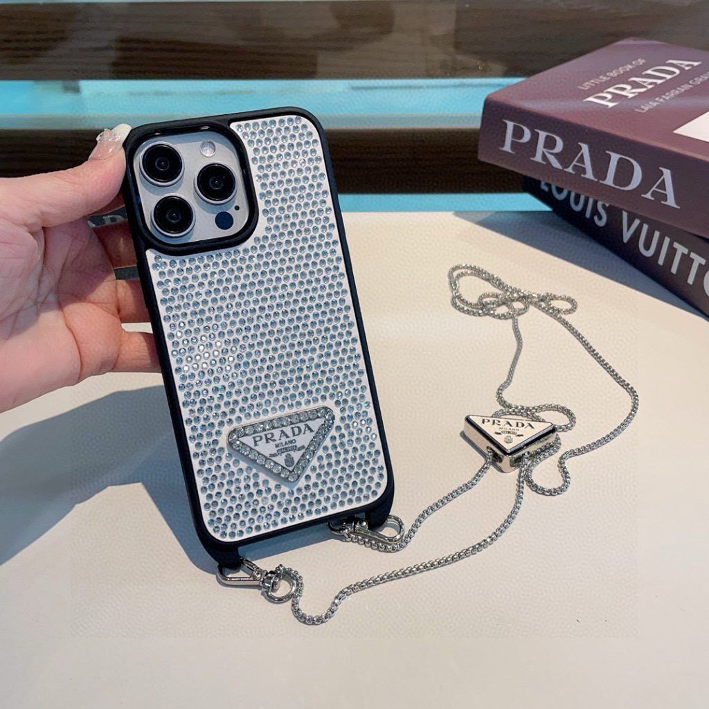 iPhoneケースプラダ スワロフスキーデザイン 二色入 ストラップ付き スマホケース 💎 - 画像 3
