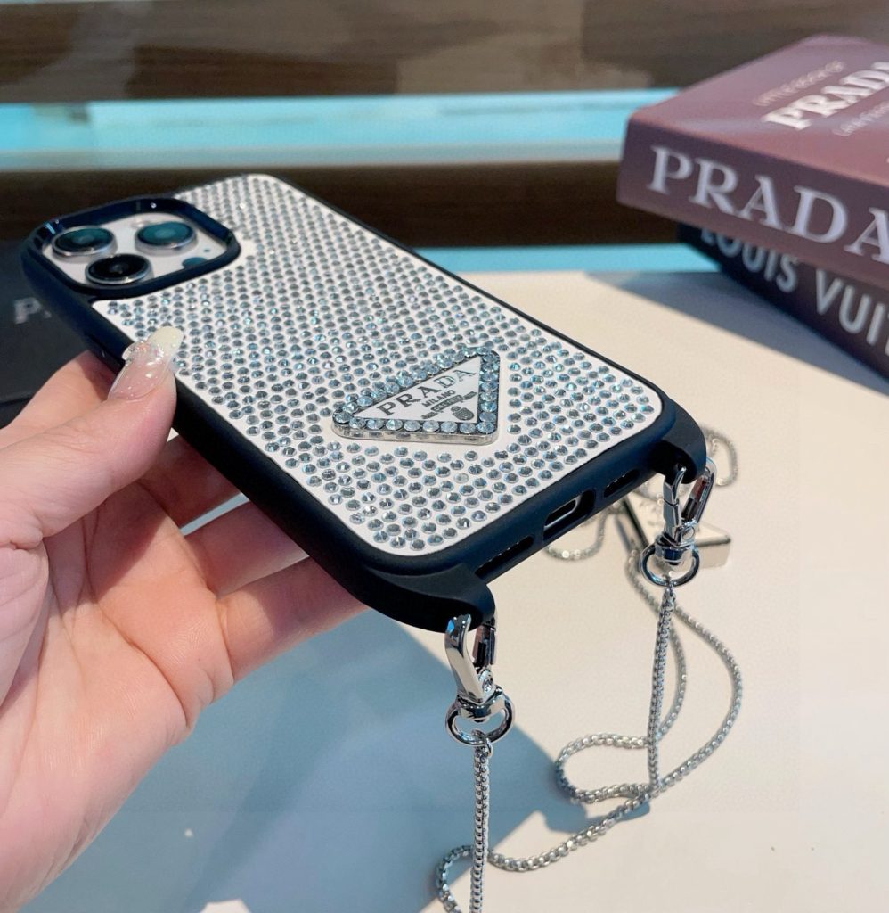 iPhoneケースプラダ スワロフスキーデザイン 二色入 ストラップ付き スマホケース 💎 - 画像 6