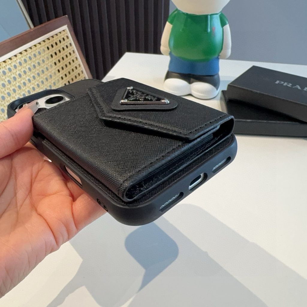iPhoneケースブラックのPRADA プラダ ストラダ カードケース付きスマホケース 1枚入 💼 - 画像 5