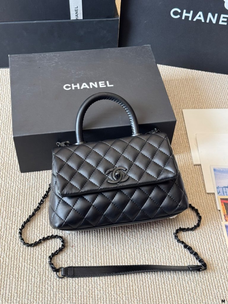 CHANEL マトラッセ ミニハンドバッグ 黒 1色 🖤 - 画像 2