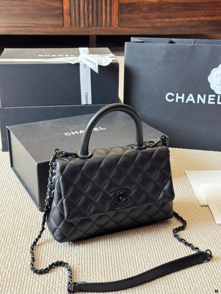 CHANEL マトラッセ ミニハンドバッグ 黒 1色 🖤 - 画像 4