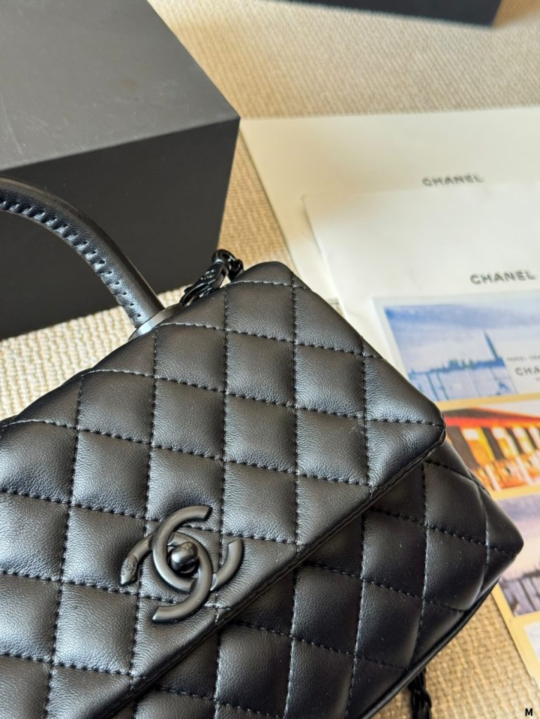 CHANEL マトラッセ ミニハンドバッグ 黒 1色 🖤 - 画像 5