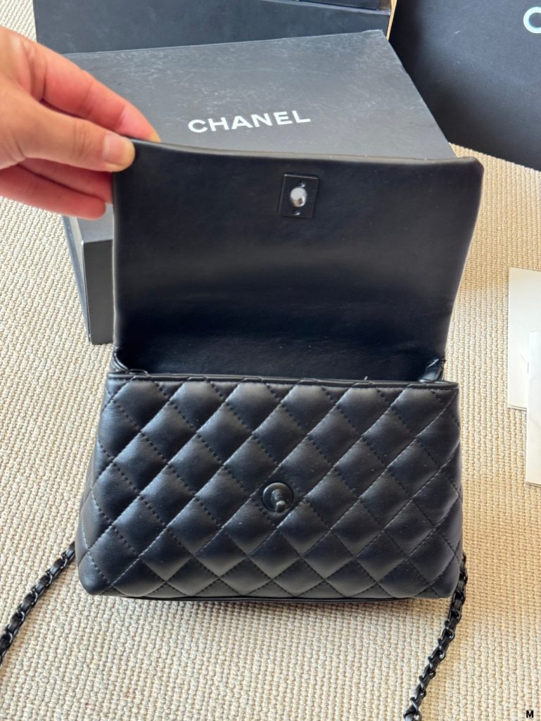 CHANEL マトラッセ ミニハンドバッグ 黒 1色 🖤 - 画像 8