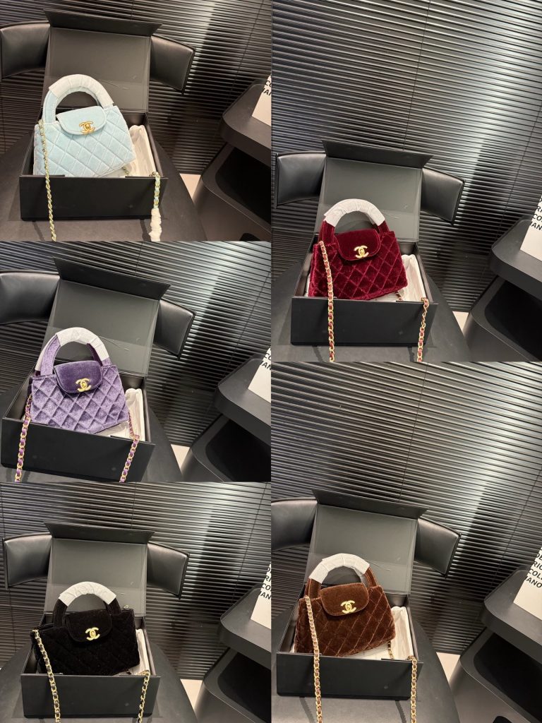週末のカフェに持ちたい、CHANELブラッククラッチの写真で見る明るさ