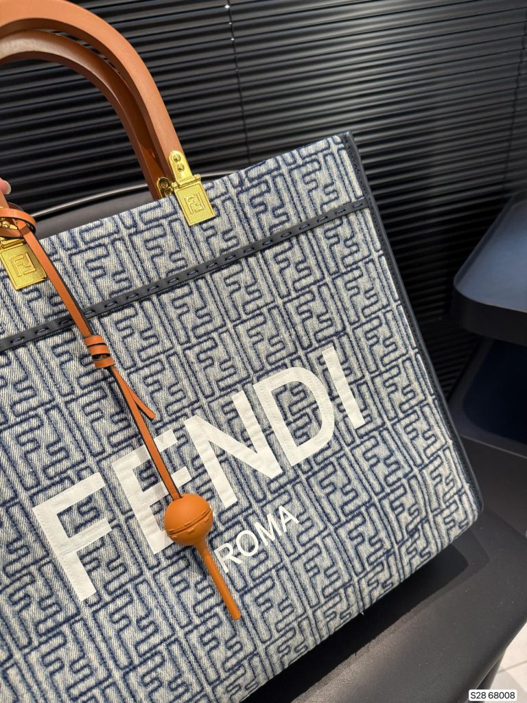FENDI デニムトートバッグ 茶色ハンドル 2色入 🎩 - 画像 5