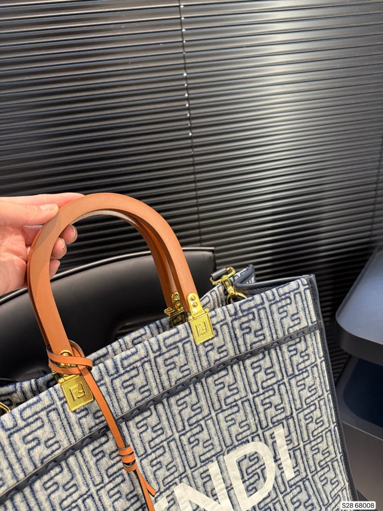 FENDI デニムトートバッグ 茶色ハンドル 2色入 🎩 - 画像 7
