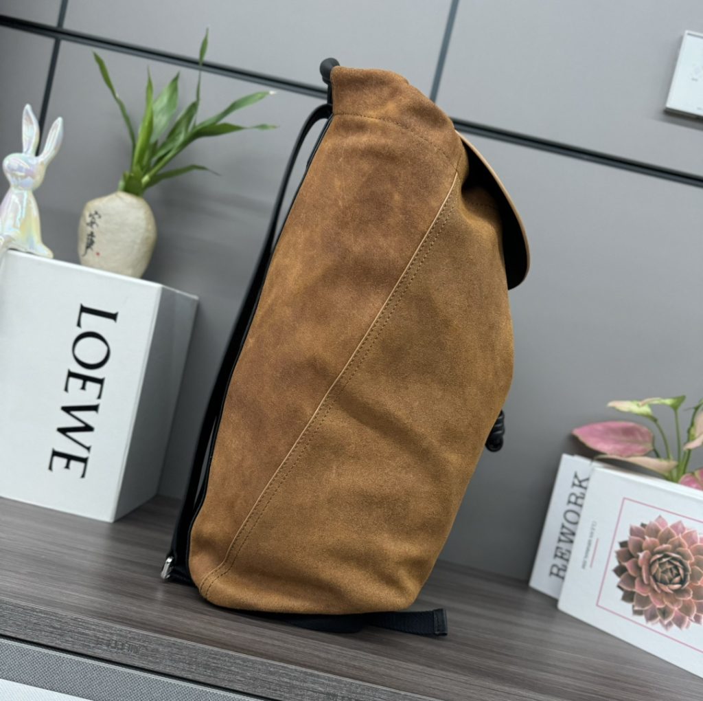 ロエベのスエードバックパック 🎒 ブラウン 2色仕様 - 画像 2