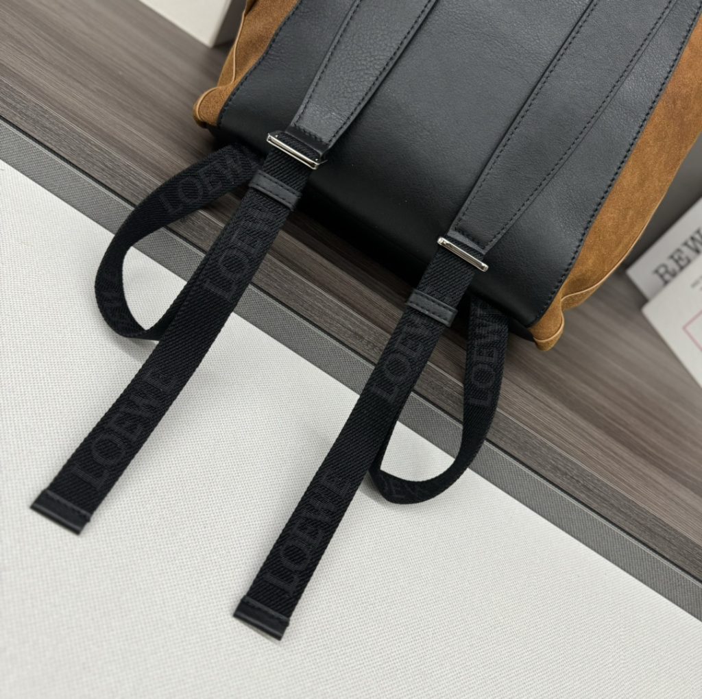 ロエベのスエードバックパック 🎒 ブラウン 2色仕様 - 画像 6