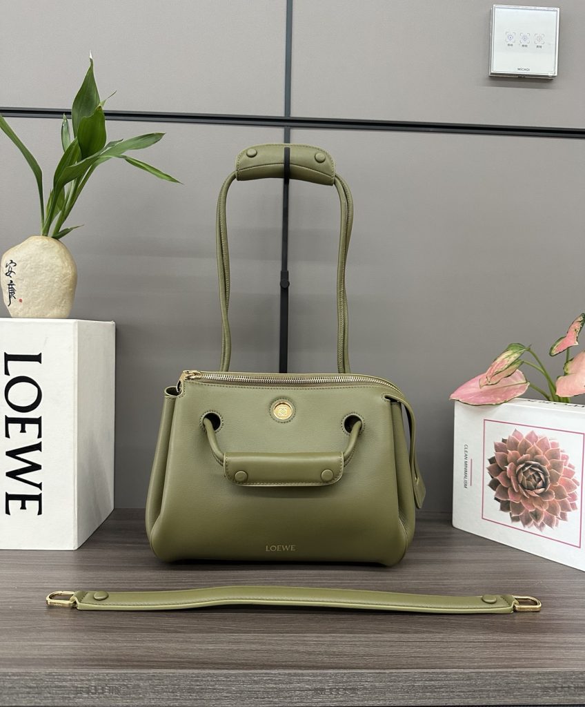LOEWE ポーチ型ハンドバッグ 4色入 🎂 - 画像 2