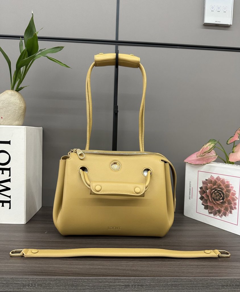 LOEWE ポーチ型ハンドバッグ 4色入 🎂 - 画像 3