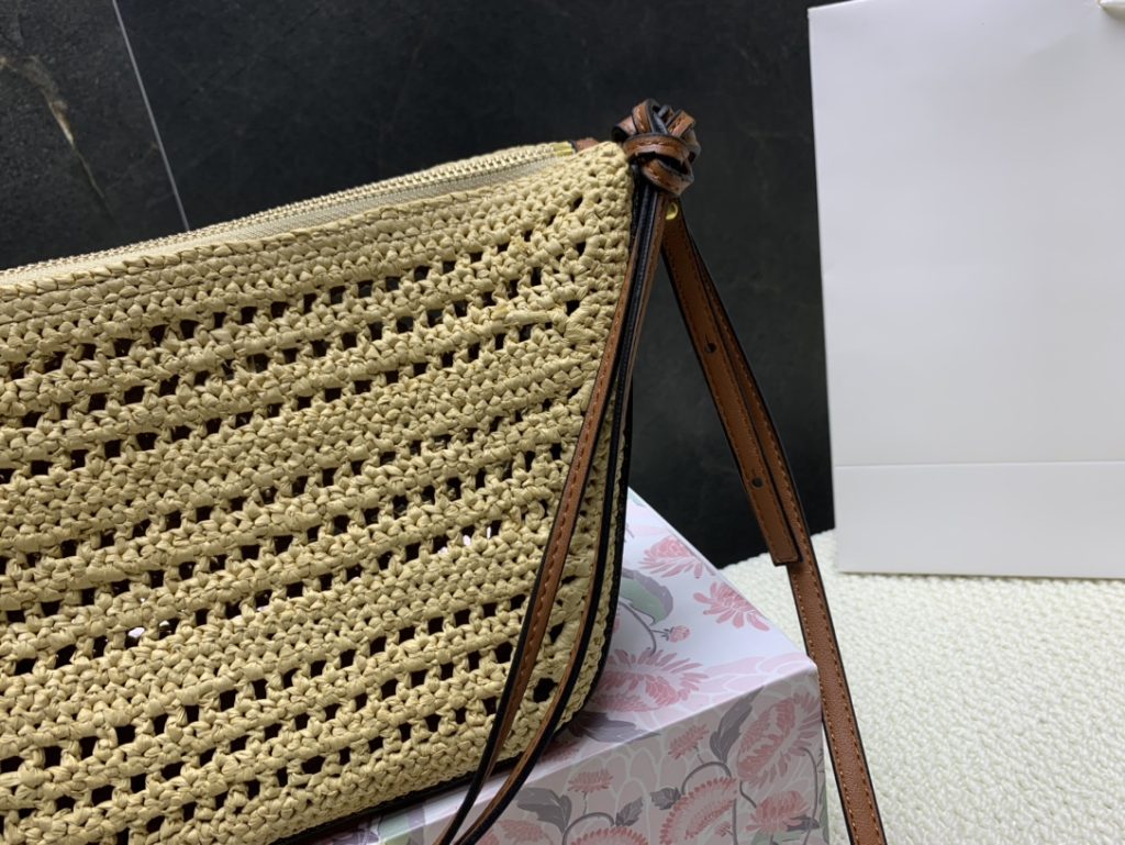 LOEWE ロイウェ編み込みショルダー バッグ 💼 1色入 - 画像 2