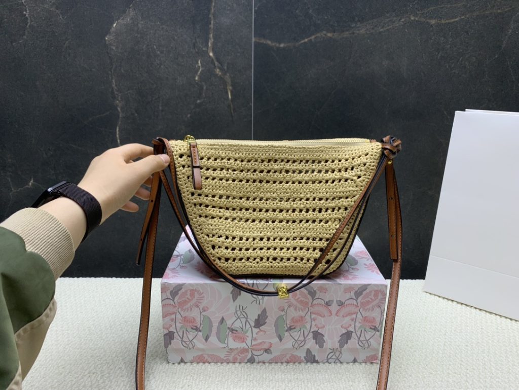 LOEWE ロイウェ編み込みショルダー バッグ 💼 1色入 - 画像 3