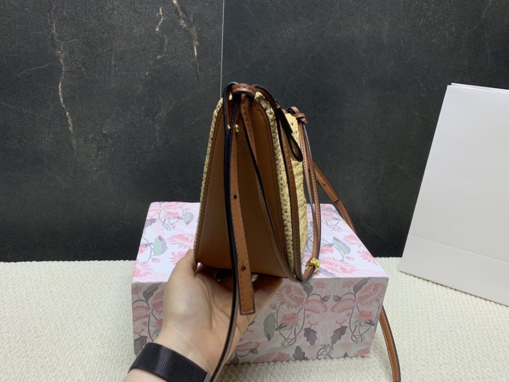 LOEWE ロイウェ編み込みショルダー バッグ 💼 1色入 - 画像 4