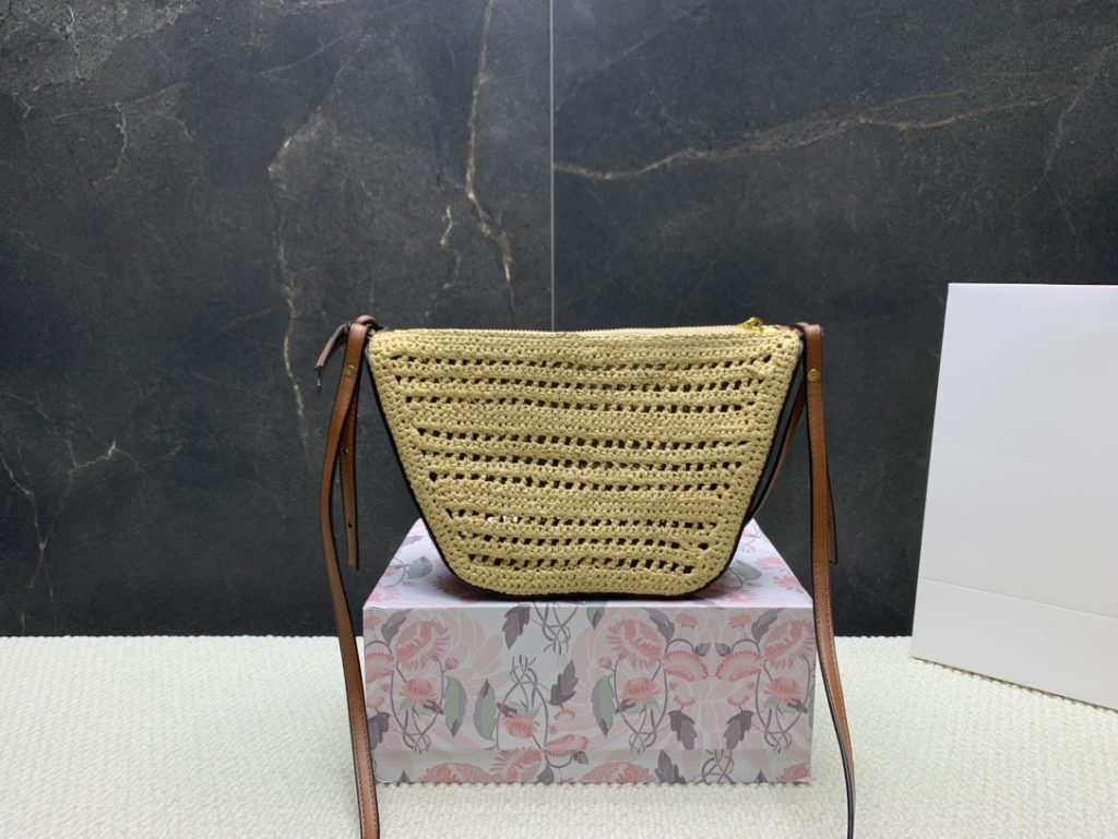 LOEWE ロイウェ編み込みショルダー バッグ 💼 1色入 - 画像 5