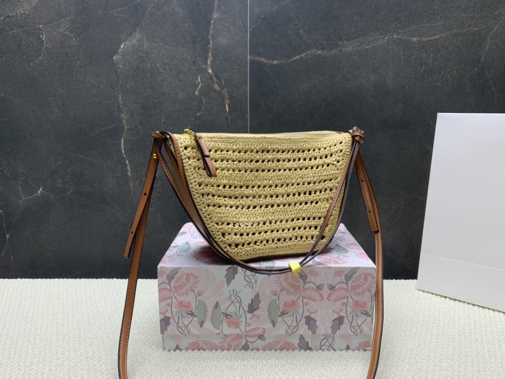 LOEWE ロイウェ編み込みショルダー バッグ 💼 1色入 - 画像 6