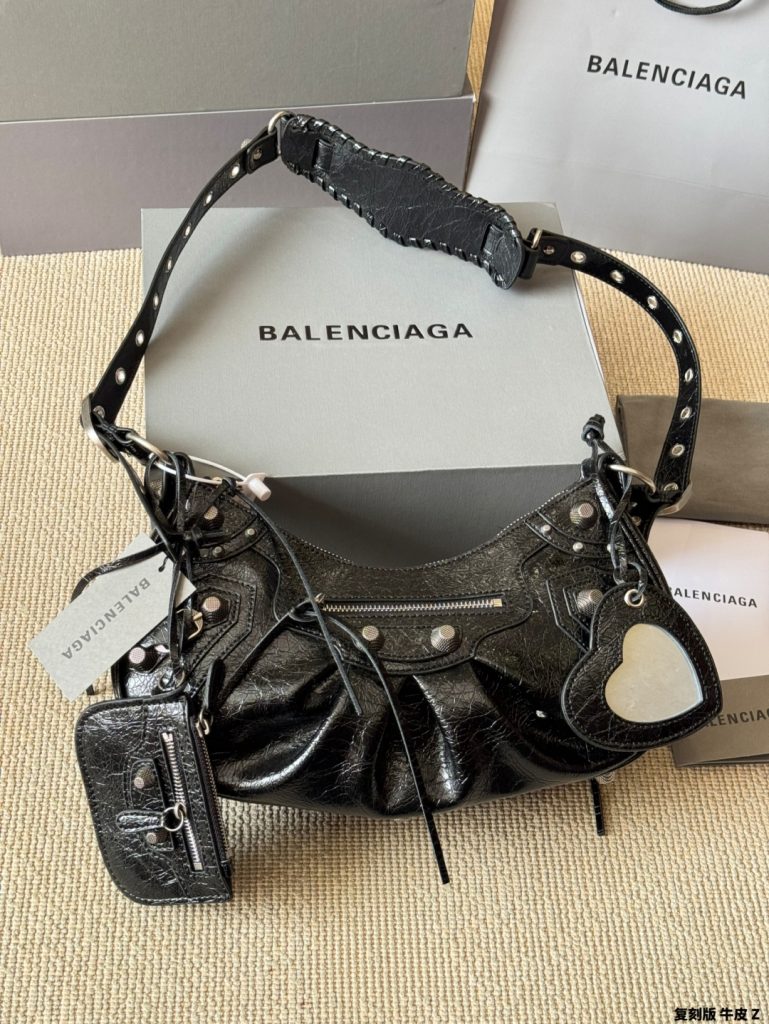 バレンシアガBALENCIAGA レディースLe Cagole ショルダーバッグ バッグ 黒 1色 - 画像 2