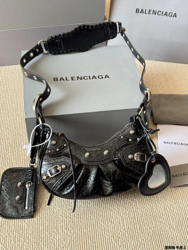 バレンシアガBALENCIAGA レディースLe Cagole ショルダーバッグ バッグ 黒 1色 - 画像 3