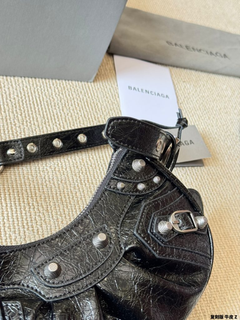 バレンシアガBALENCIAGA レディースLe Cagole ショルダーバッグ バッグ 黒 1色 - 画像 6