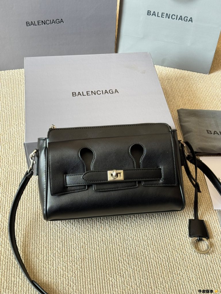 Balenciaga バッグ 黒 1色入 🖤 - 画像 2