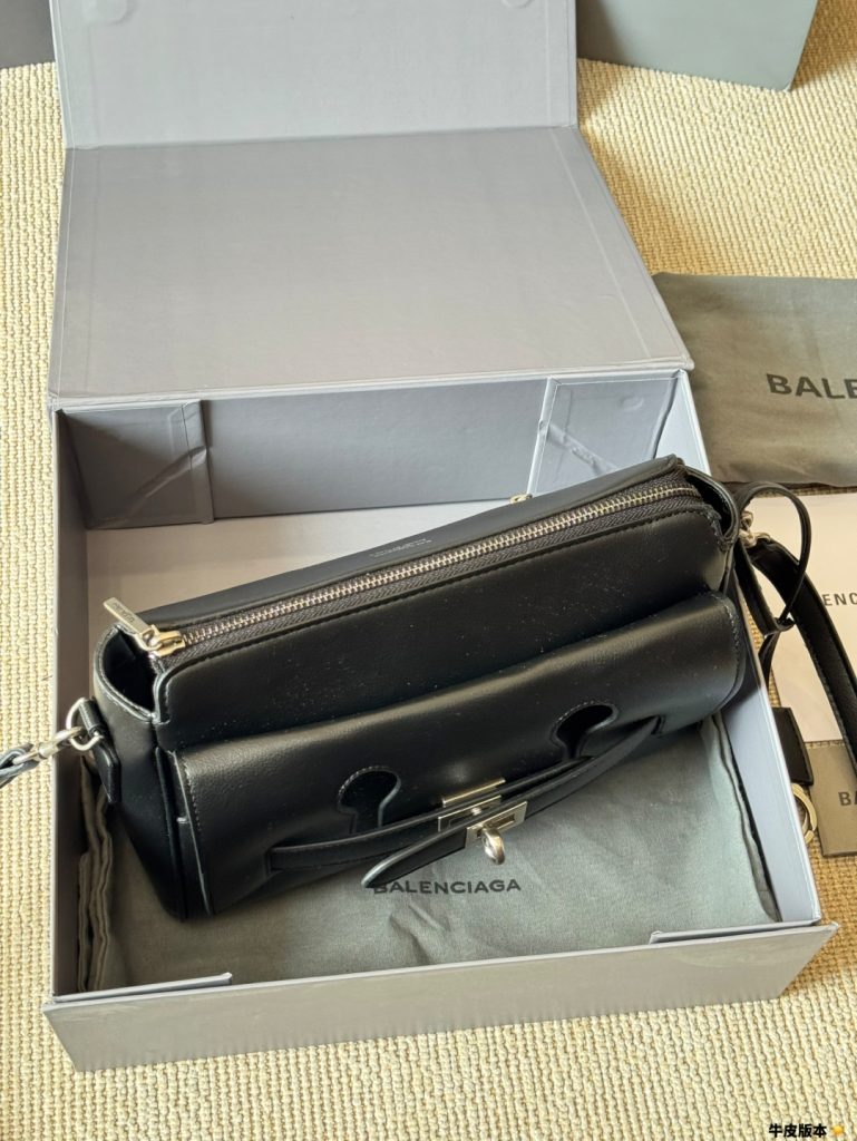 Balenciaga バッグ 黒 1色入 🖤 - 画像 5