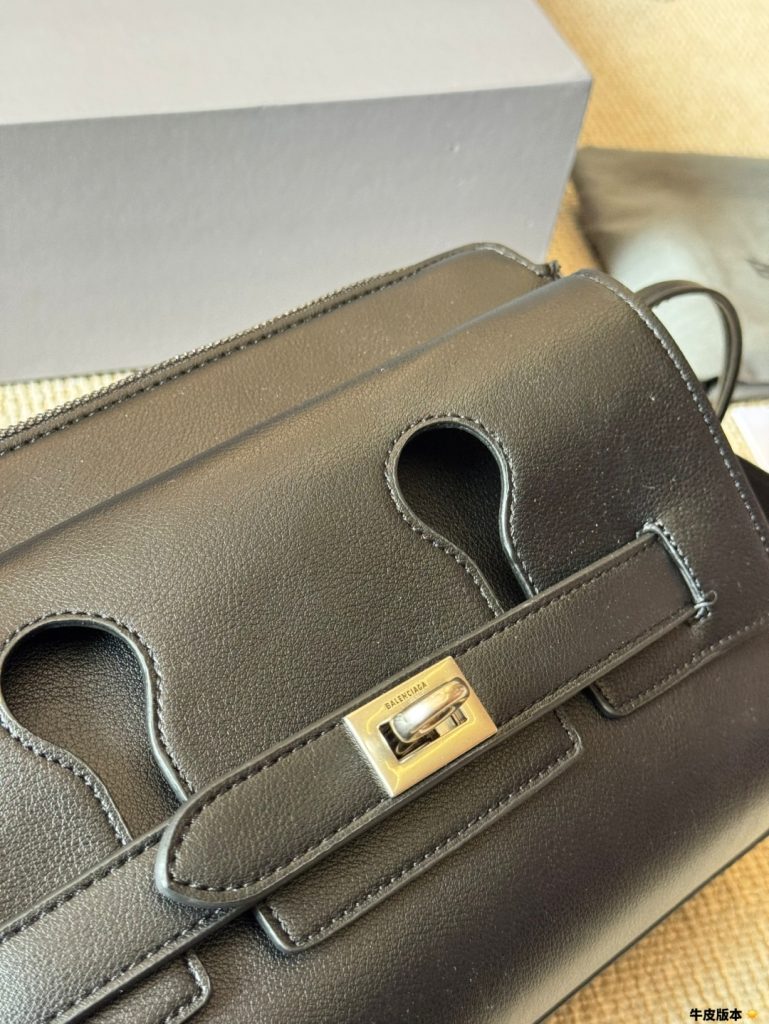 Balenciaga バッグ 黒 1色入 🖤 - 画像 6