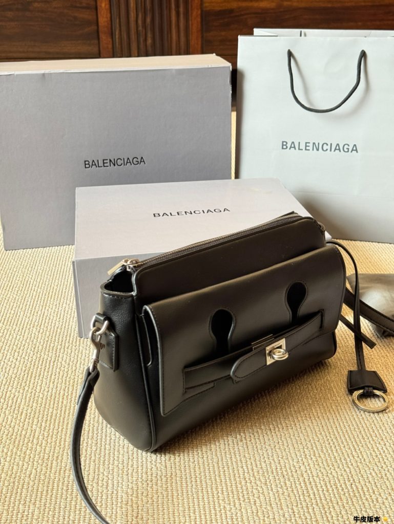 Balenciaga バッグ 黒 1色入 🖤 - 画像 7
