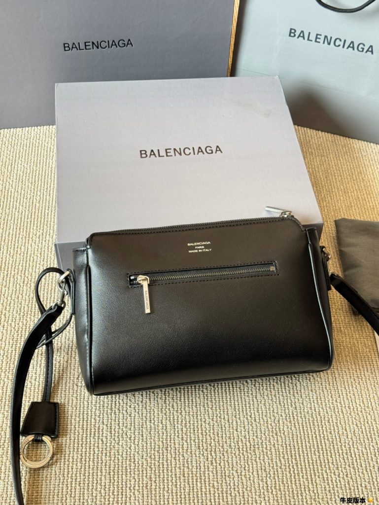 Balenciaga バッグ 黒 1色入 🖤 - 画像 8
