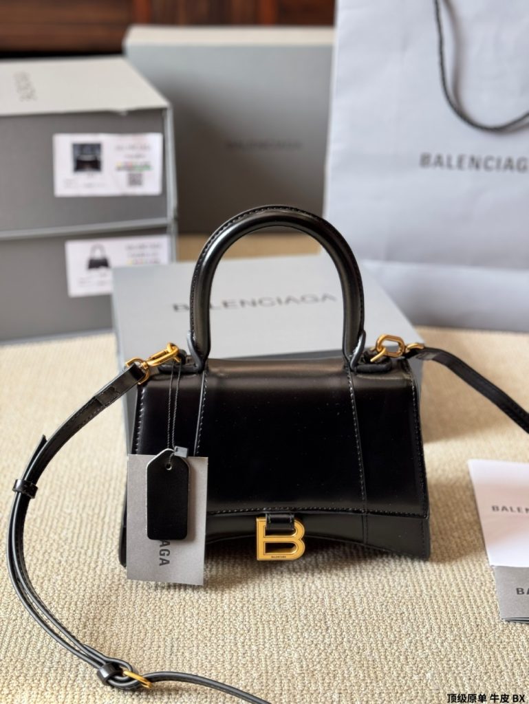 BALenciaga バッグ ブラック 1色入 💼✨ - 画像 4