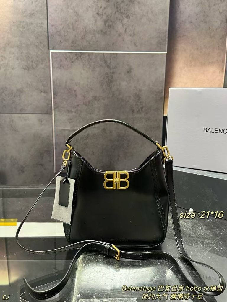 Balenciaga バレンシアガ hobo バッグ 黒 21*16 1色入 🖤 - 画像 2