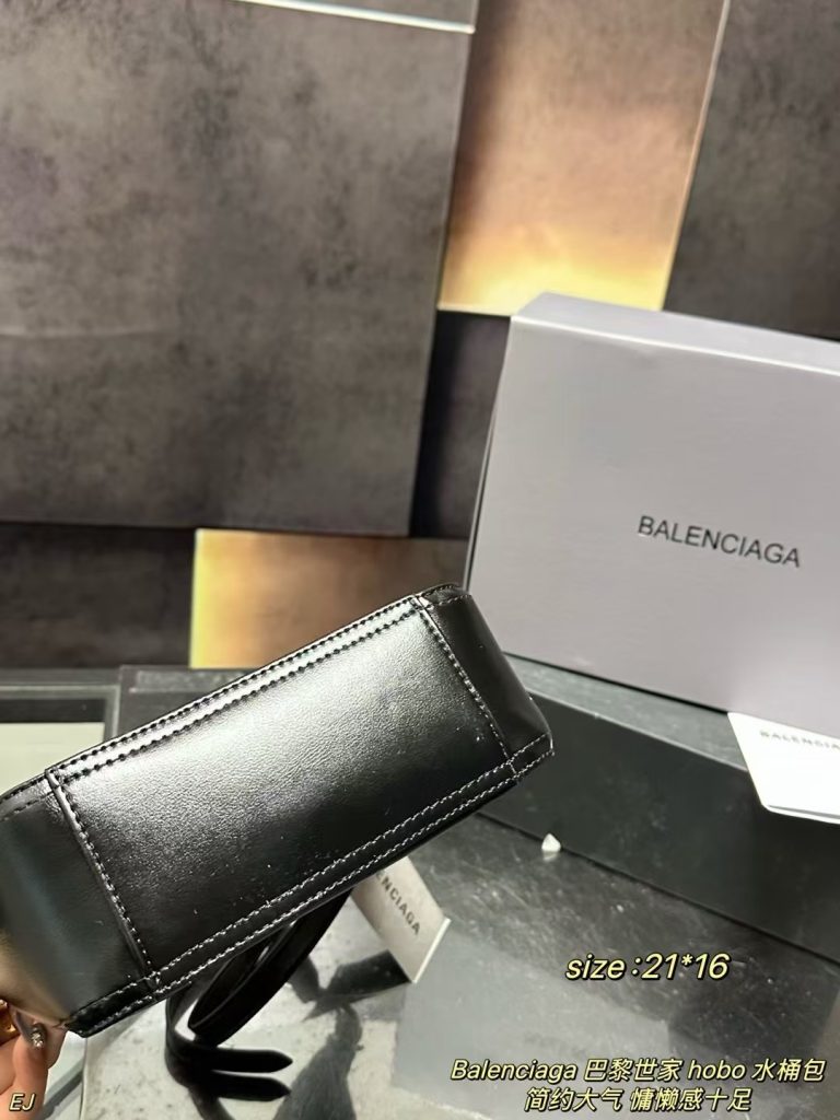 Balenciaga バレンシアガ hobo バッグ 黒 21*16 1色入 🖤 - 画像 8