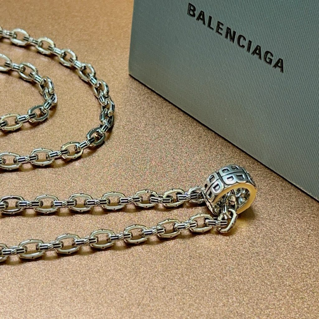BALENCIAGA ネックレス メンズ ロゴ チェーン 2色入 ブランド小物|ギフト選びで金具の印象を実用目線で確認 - 商品画像 2