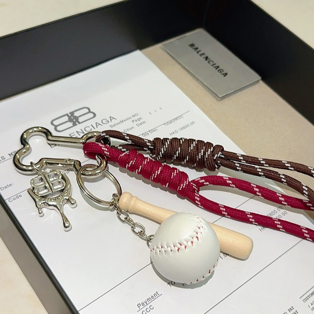 BALenciaga ロゴ チーム ファンシー キーホルダー 2色入 🎾 - 画像 4