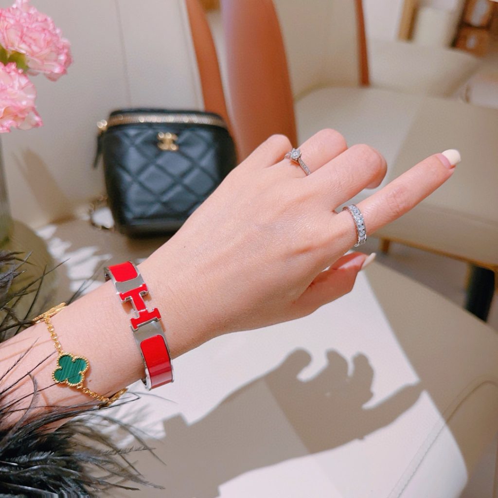 エレガントな HERMES ブレスレット レッド 1色入 💎 - 画像 5