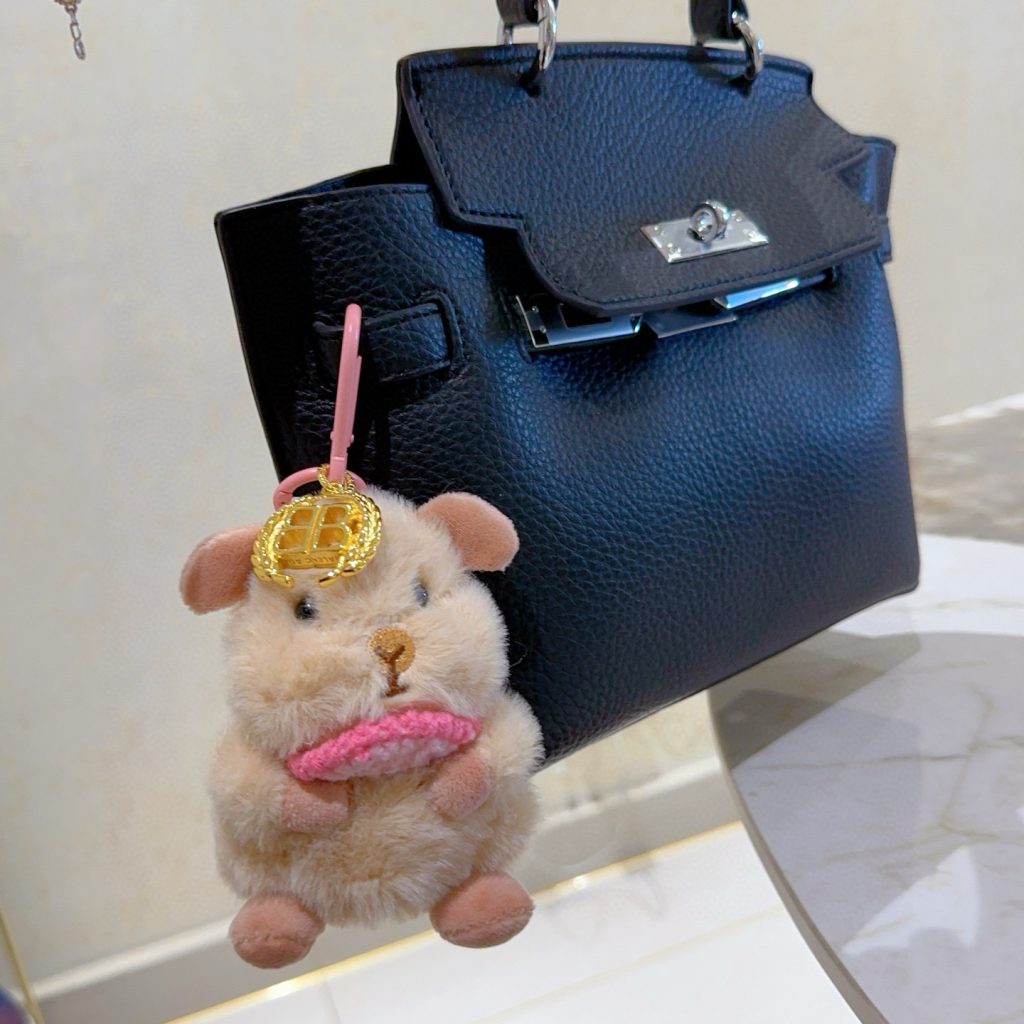 BALENCIAGA フェイクファー ラット チャーム ピンク 🐹 1色入 - 画像 7