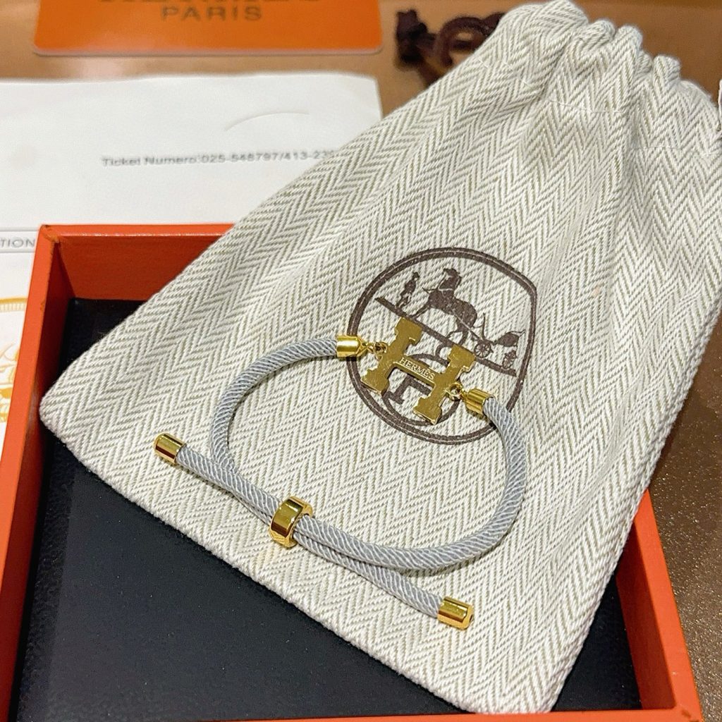 エレガントな HERMÈS ブレスレット グレー 1色入 💎 - 画像 2