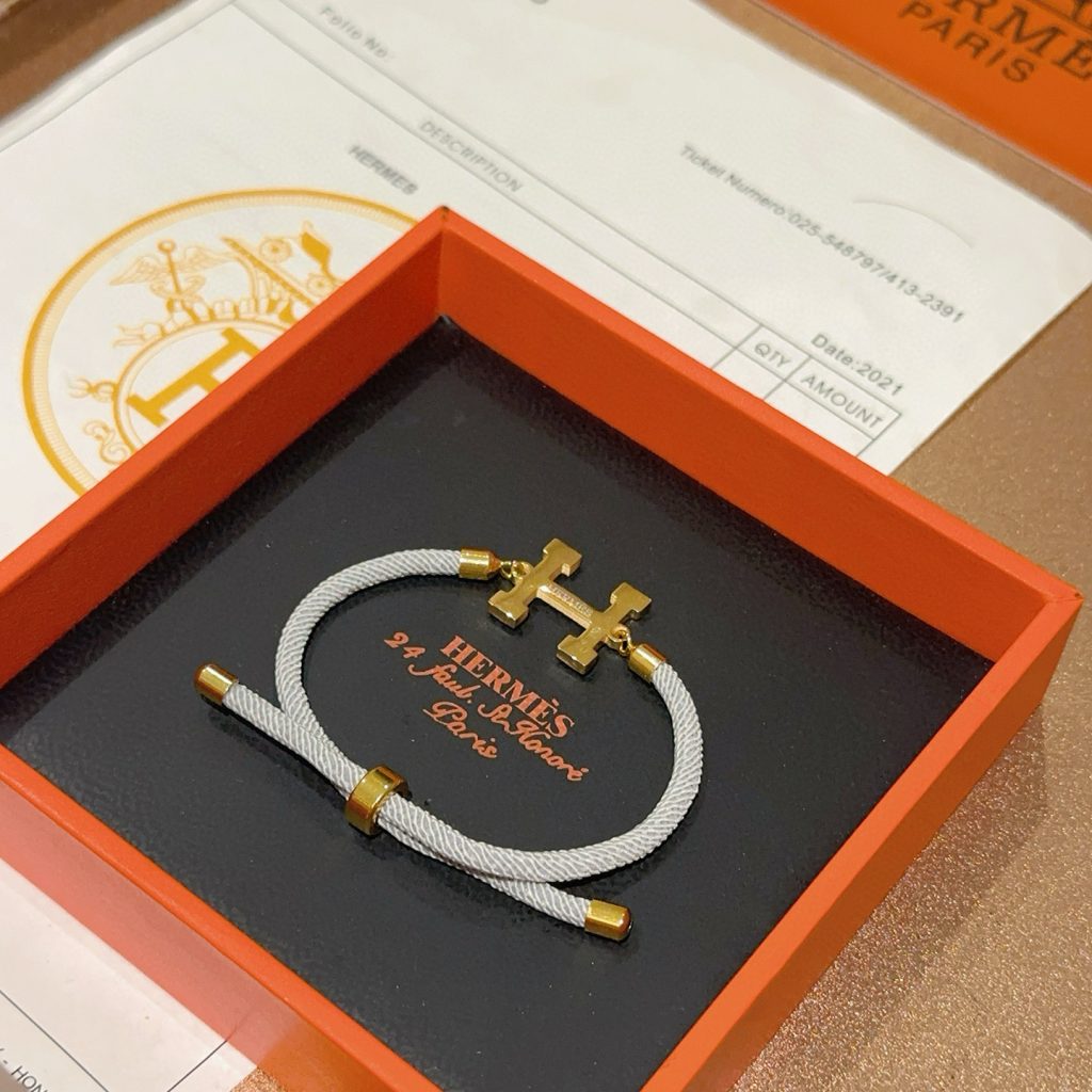 エレガントな HERMÈS ブレスレット グレー 1色入 💎 - 画像 5