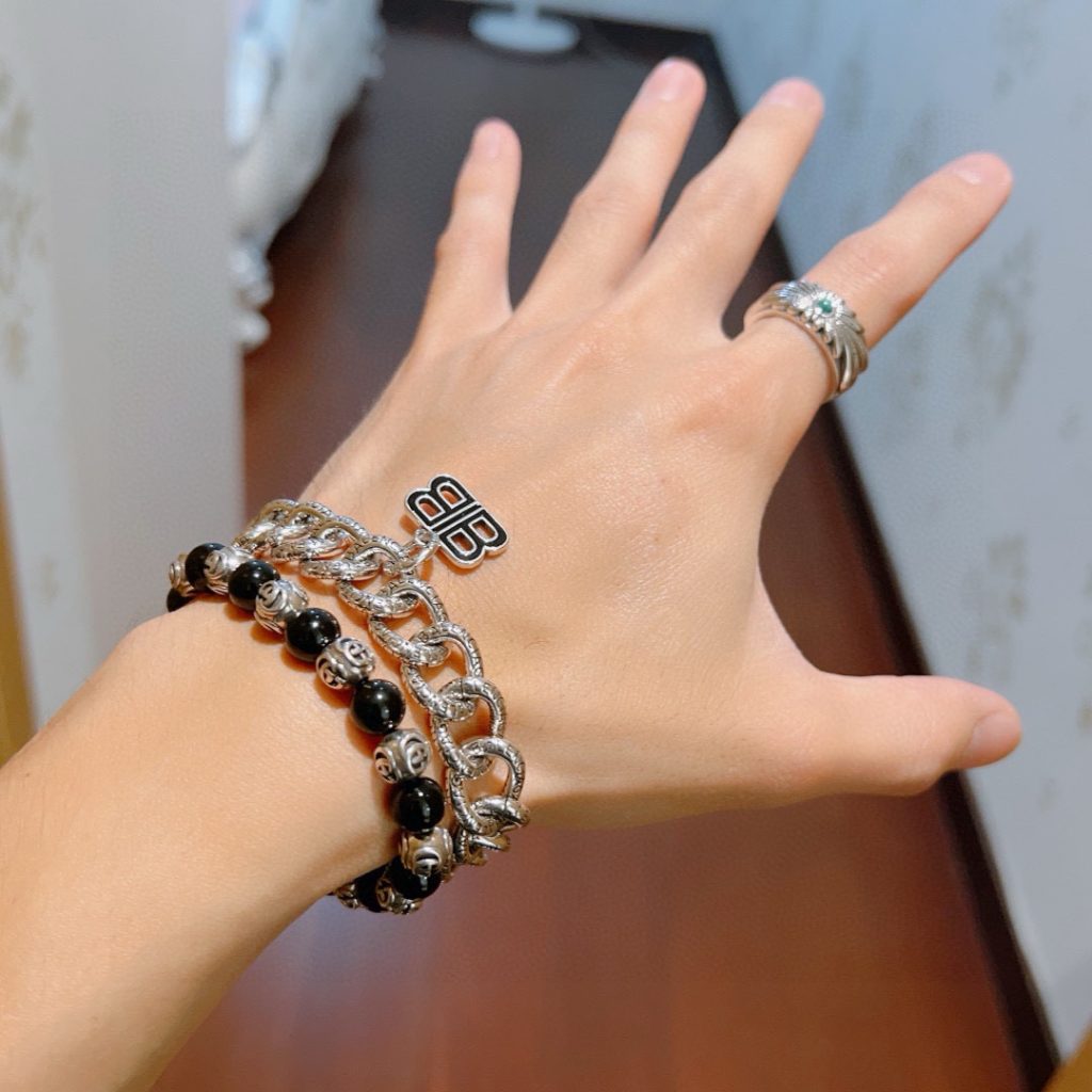 BALenciaga ブレスレット 1色入 💎 人気のBBロゴデザイン 男女兼用 ファッションアクセサリー - 画像 2
