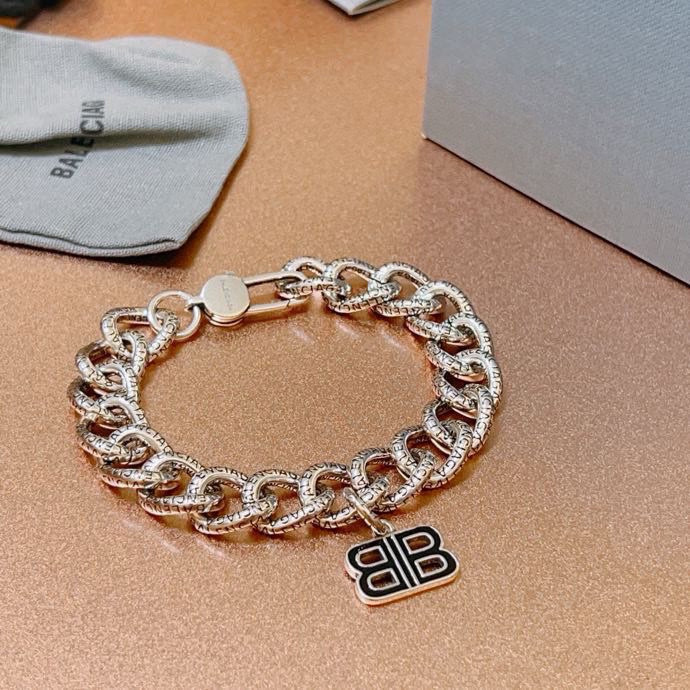 BALenciaga ブレスレット 1色入 💎 人気のBBロゴデザイン 男女兼用 ファッションアクセサリー - 画像 3