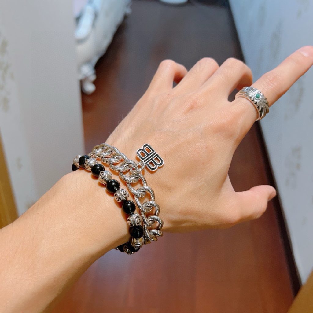 BALenciaga ブレスレット 1色入 💎 人気のBBロゴデザイン 男女兼用 ファッションアクセサリー - 画像 4