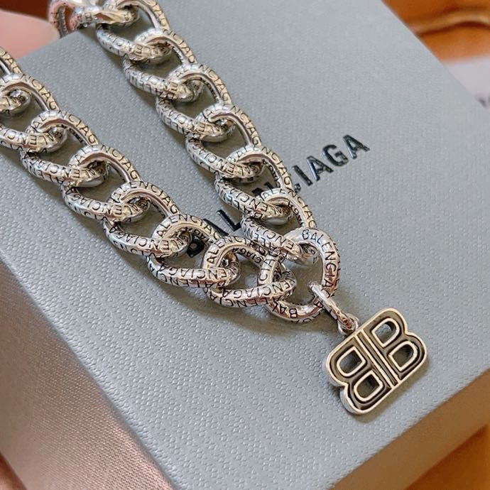 BALenciaga ブレスレット 1色入 💎 人気のBBロゴデザイン 男女兼用 ファッションアクセサリー - 画像 8