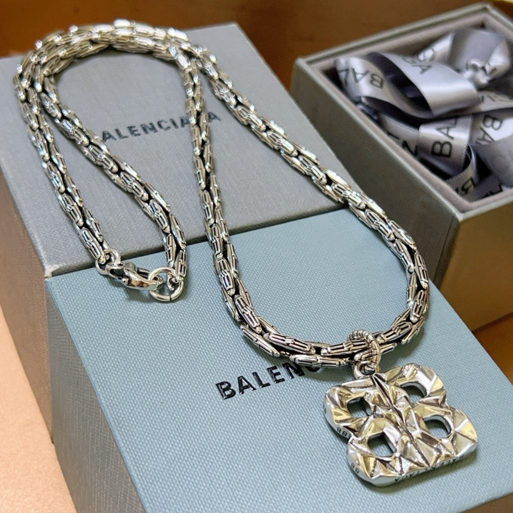 BALENCIAGA ネックレス 8色入 💎 - 画像 4