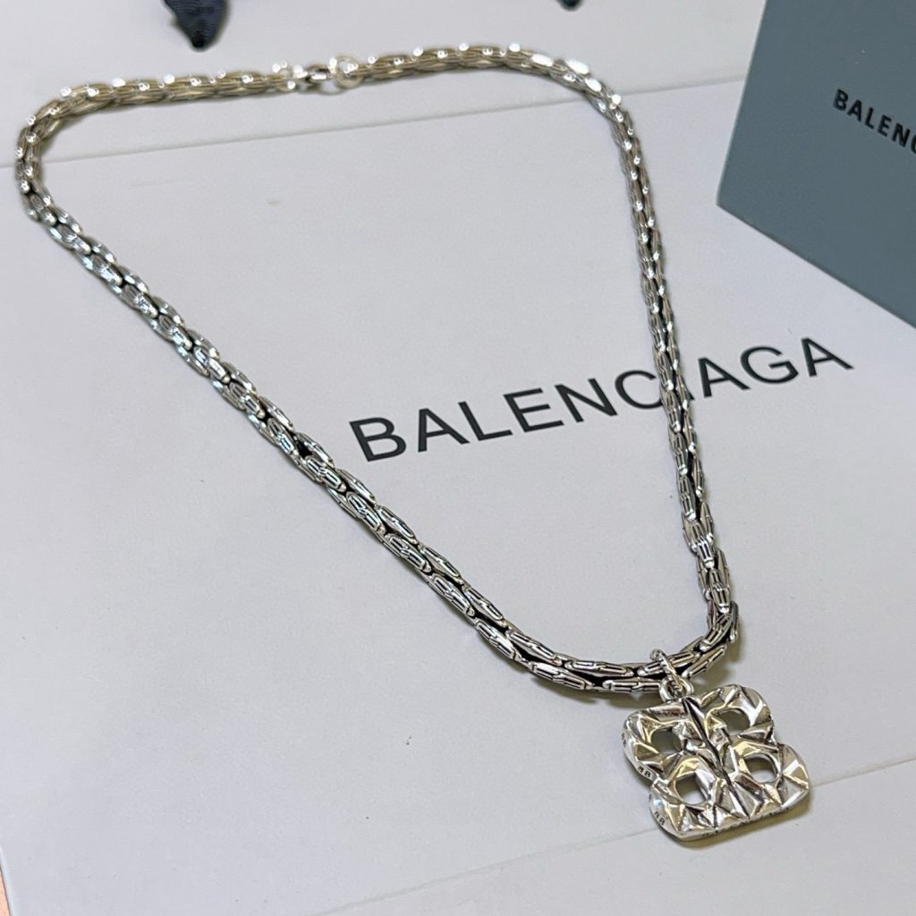 BALENCIAGA ネックレス 8色入 💎 - 画像 5